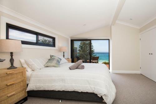 Seaview - Pet Friendly With Stunning Views - 1 Min To Beach