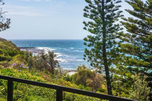 Seaview - Pet Friendly With Stunning Views - 1 Min To Beach