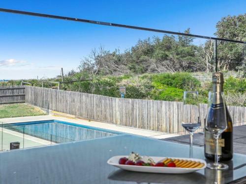 Dayz Dreamin - Pool, Gas Fireplace And Beachfront