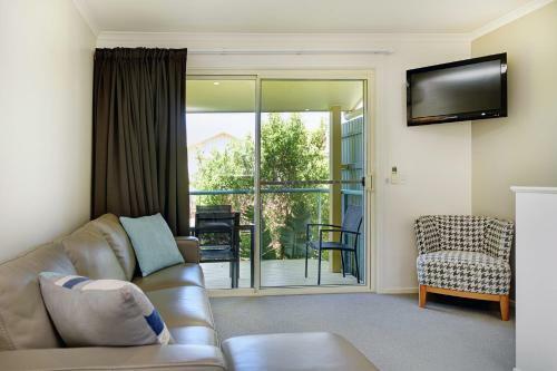 Villa Aqualuna Beach Resort - Unit 25