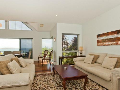 Villa Mer - Stylish Waterfront Accommodation
