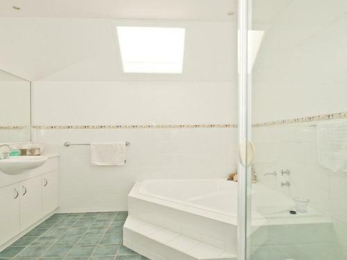 Villa Mer - Stylish Waterfront Accommodation