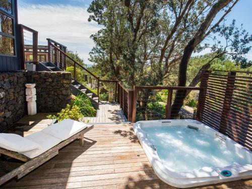 Illaroo I Absolute Waterfront With Spa