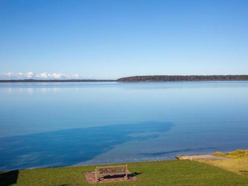 Tranquility Absolute Waterfront - Pet Friendly - 10 Mins To Hyams Beach