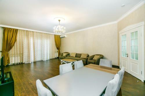Apartment On 28 Mall
