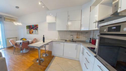 Luxury Apartment Infinity
