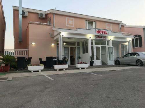 Hostal Hotel Ami-m