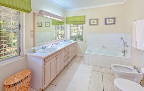 Molyneux Villa Sleeps 6 With Pool And Air Con