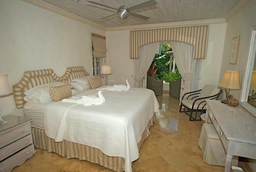 Villa Emerald Beach 4 Plumbago