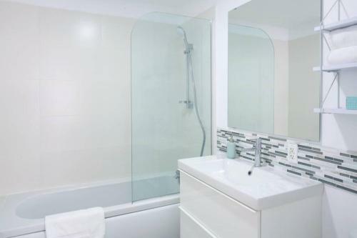 Apartamento Sea Glass Villa - Spacious 1 Bed, 2 Bath On West Coast