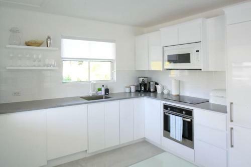 Apartamento Sea Glass Villa - Spacious 1 Bed, 2 Bath On West Coast