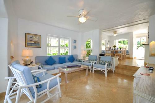 Weston Villa Sleeps 6 With Pool And Air Con