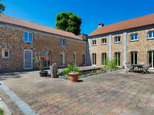 Graceful Holiday Home In Geetbets With Patio