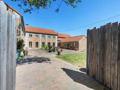Graceful Holiday Home In Geetbets With Patio