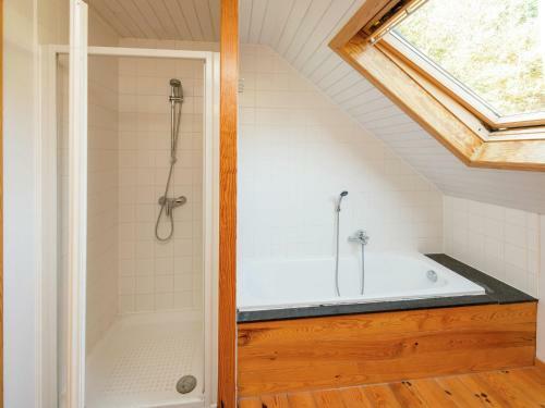 Pastoral Villa In Heure With Jacuzzi