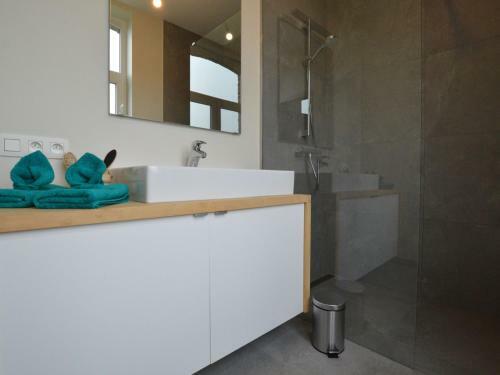 Spacious Holiday Home With Pond In Poperinge
