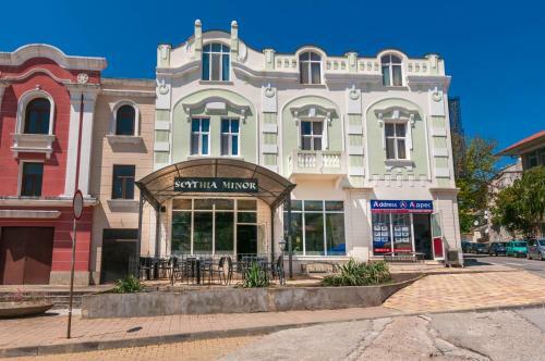 Akroza Hotel
