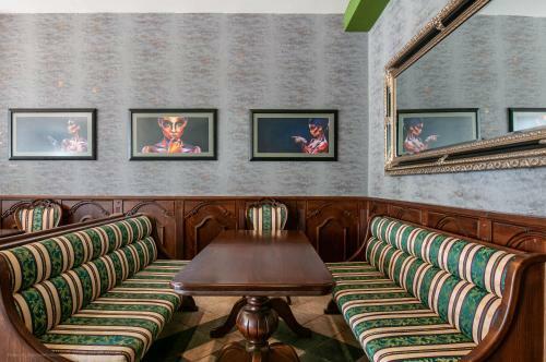 Akroza Hotel