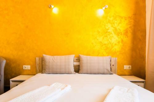 Hostal Guest House Theona