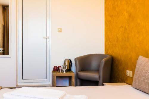 Hostal Guest House Theona