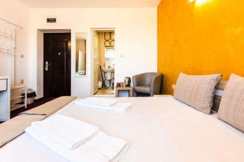 Hostal Guest House Theona