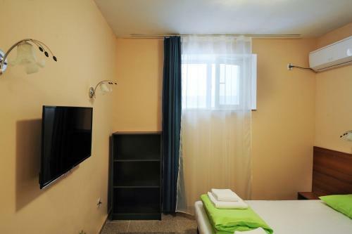 Hostal Best Rest Guest Rooms