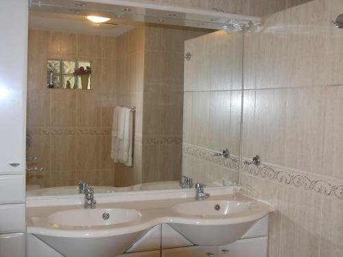 Apartment 1 And 5 In Windsock Beach Resort