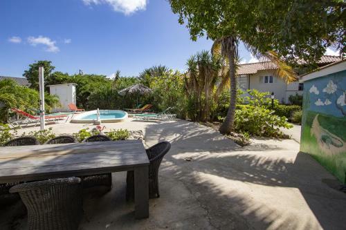Apartment Donkey At Windsock Beach