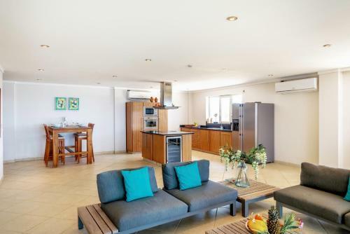 Oceanfront Deluxe Apartment Blue Marlin At Den Laman