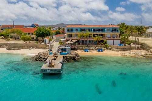 Oceanfront Deluxe Apartment Blue Marlin At Den Laman