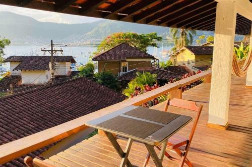 Casa Com Vista Para O Mar Em Condom�nio Em Angra