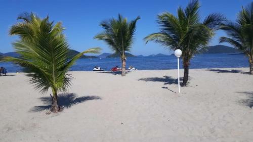 Casa Com 6 Quartos A Beira Mar Em Condom�nio Em Angra Dos Reis.