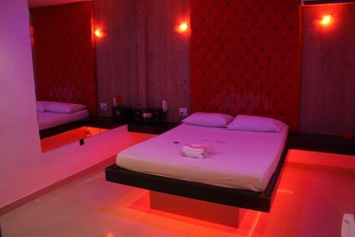 Hotel Motel Fantasy 1