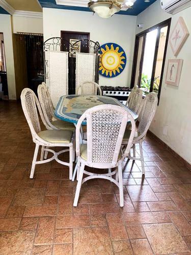 Sobrado Com Wifi, Piscina E Churrasq Em Riviera