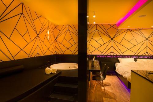 Hotel Tout Motel (Adults Only)