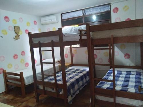Hostal Regiane Beach Pousada Hostel