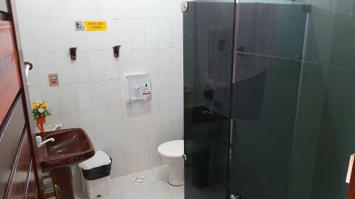 Hostal Regiane Beach Pousada Hostel