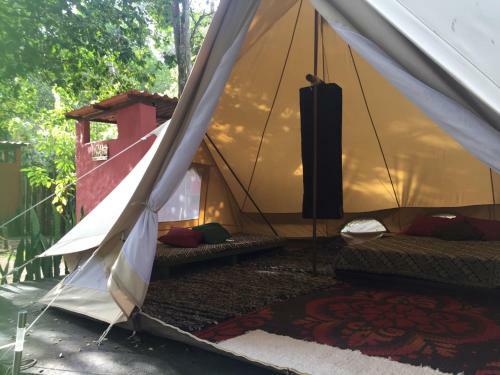 Monkey Forest Chal� And Camping