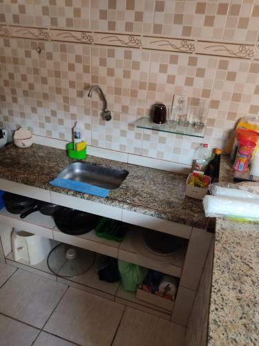 Casa 3 Quartos Com Churrasqueira E Chuveir�o