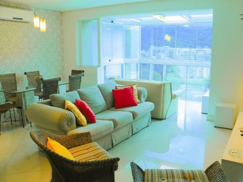 Lagoon View Apartment!