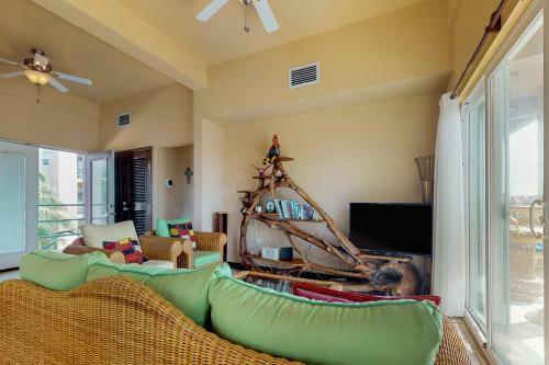 Suite F203 @ Mara Laguna