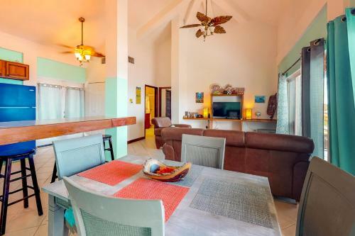 Suite E302 @ Mara Laguna