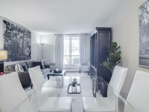 Stylish And Cozy Eau Claire 2br With Gym Coffee