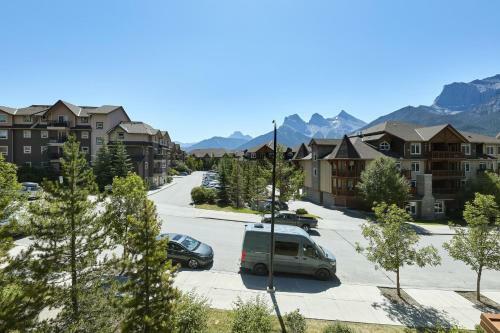 Sunset Ridge - Luxurious Corner Condo - Spectacular Mt Views