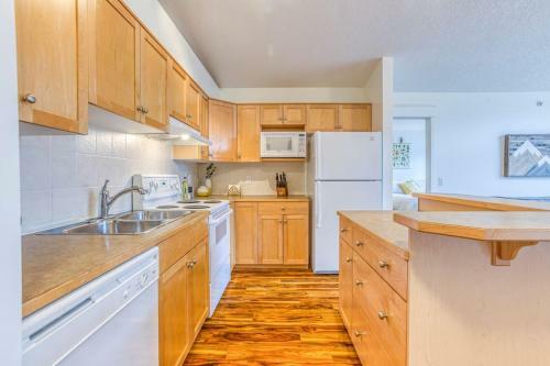 The Pines - Condo With A View