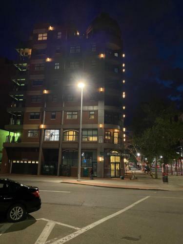 Hostal Entire 2 Bedroom Apartment Suit. Downtown Riverfront