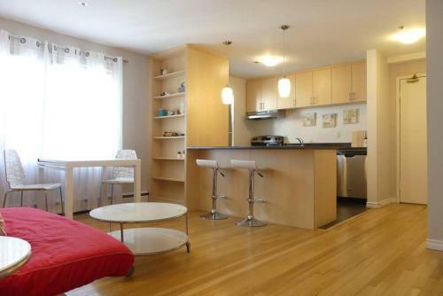 Central & Quiet Apartment
