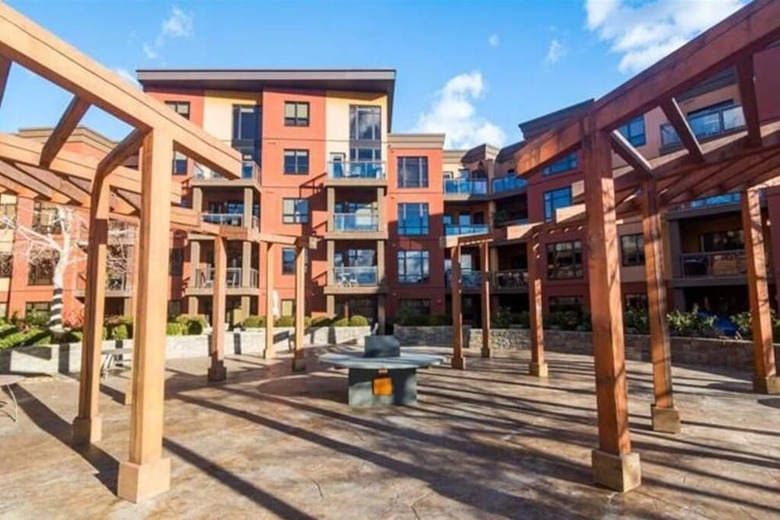 Upper Floor With Courtyard View #550