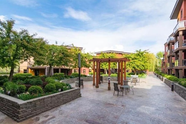 Upper Floor With Courtyard View #550