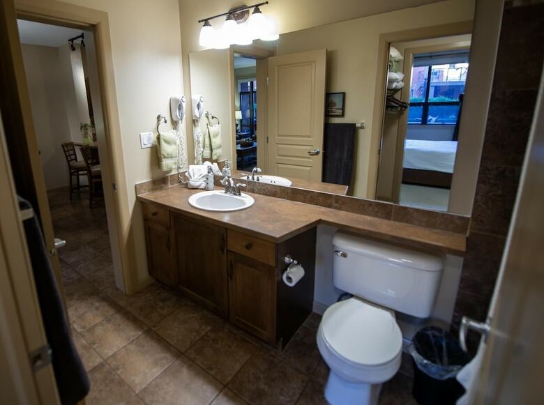 Upper Floor With Courtyard View #550